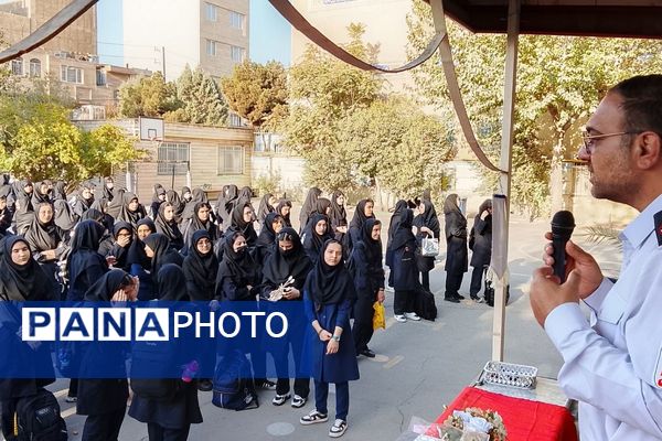 برگزاری مراسم روز آتش نشان در دبیرستان حضرت زینب(س) ناحیه یک شهرری