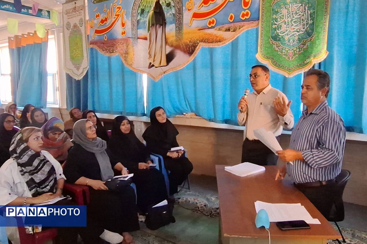 جلسه تعامل اولیا و مربیان دبیرستان هیأت امنایی رازی