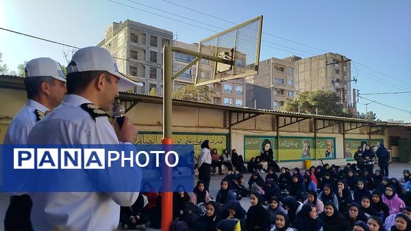 گرامیداشت هفته نیروی انتظامی در دبیرستان دخترانه پیرایش یک