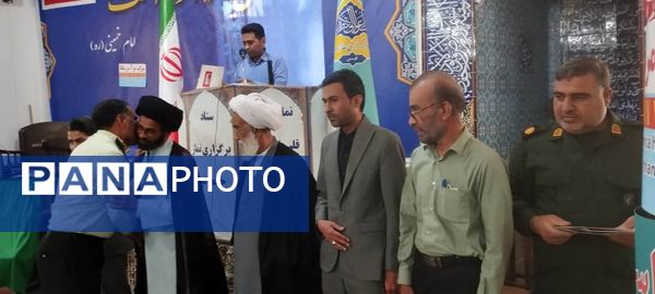 حضور پرشور مردم فین در میعادگاه نماز جمعه