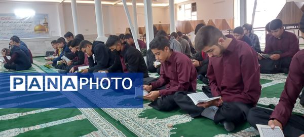مراسم هیات دانش‌آموزی دبیرستان نمونه آیت الله خامنه‌ای کاشمر
