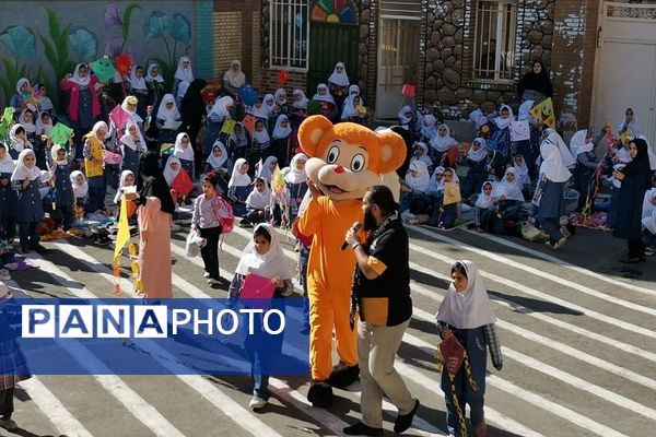 جشن روز دختر و روز جهانی کودک در دبستان زنده یاد قمصری