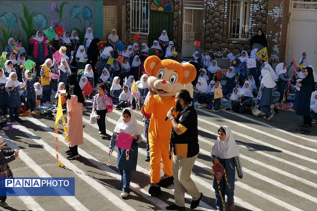 جشن روز دختر و روز جهانی کودک در دبستان زنده یاد قمصری