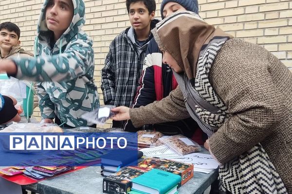 برپایی بازارچه دانش‌آموزی به‌مناسبت عید مبعث 