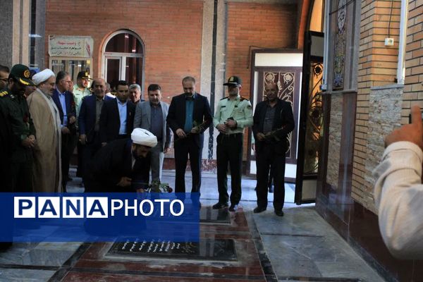 آیین غبارروبی و عطرافشانی گلزار شهدا در گچساران 