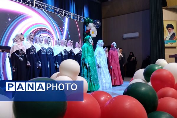 تقدیر از برگزیدگان کشوری و استانی مسابقات فرهنگی و قرآنی ناحیه 3 شیراز