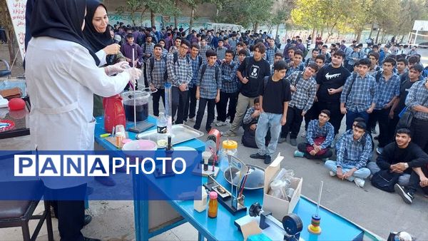 برگزاری کارگاه‌های علمی پژوهش‌سرای خوارزمی در دبیرستان امام جعفر صادق(ع) ناحیه سه کرج 