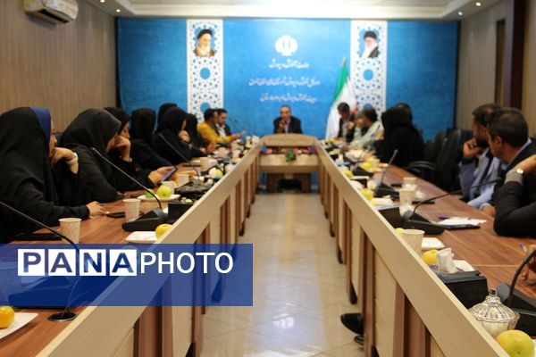 برگزاری جلسه توجیهی مدیران دوره متوسطه اول در سالن فرهنگ بهارستان دو