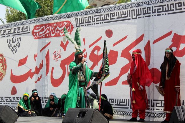 ملت ایران دانش آموختگان ممتاز مکتب عاشورا هستند