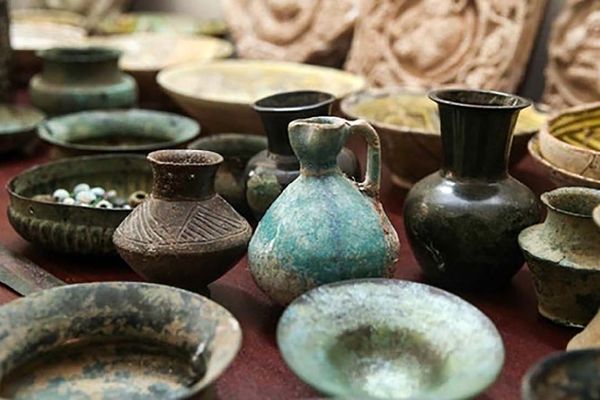 کشف ۳۸ قلم اشیای باستانی هزاره اول قبل از میلاد در کوهدشت
