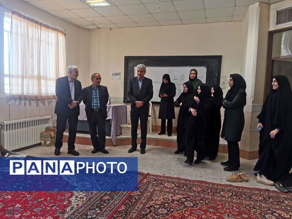 بازدید معاون آموزش متوسطه خراسان رضوی از کارگاه کامپیوتر دبیرستان زینب کاشمر