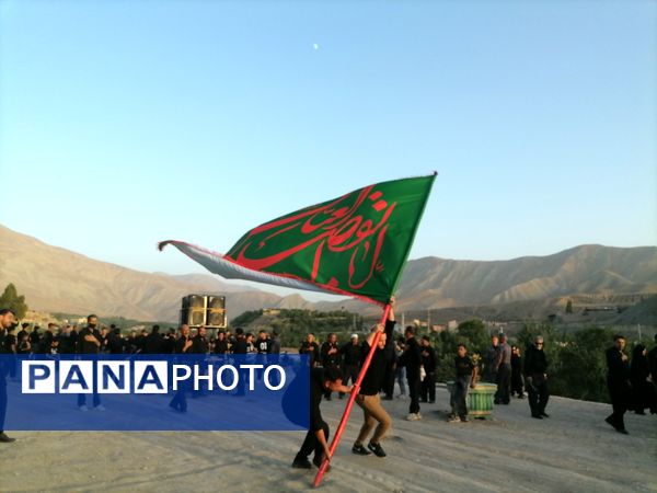 آیین زنجیر زنی و عزاداری روز تاسوعای حسینی