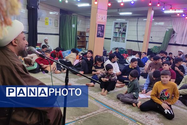 بازدید معاون پرورشی و تربیت بدنی ناحیه دو شهرری از مراسم اعتکاف دانش آموزی 