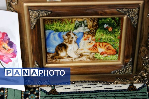 بازدید مدیر کانون فرهنگی هدایت از نمایشگاه آثار تجسمی دانش‌آموزان سوده