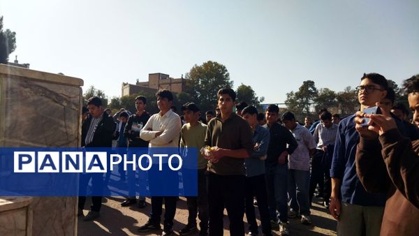 زنگ آغاز هفته بسیج  دانش آموزی در دبیرستان شاهد ابوذر غفاری نیشابور 