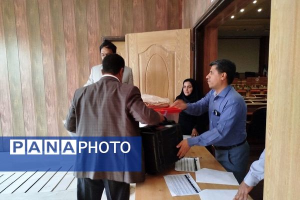 توزیع صندوق‌های اخذ رای دور دوم چهاردهمین دوره انتخابات ریاست جمهوری شهرستان کاشمر 
