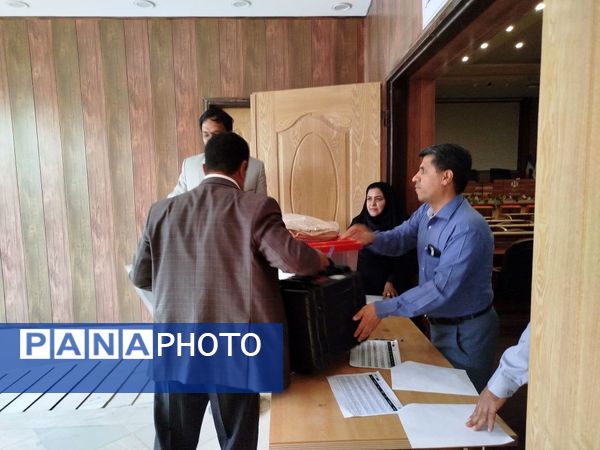 توزیع صندوق‌های اخذ رای دور دوم چهاردهمین دوره انتخابات ریاست جمهوری شهرستان کاشمر 
