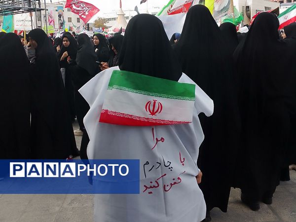 حضور پر شور دانش آموزان  در راهپیمایی ۱۳ آبان 