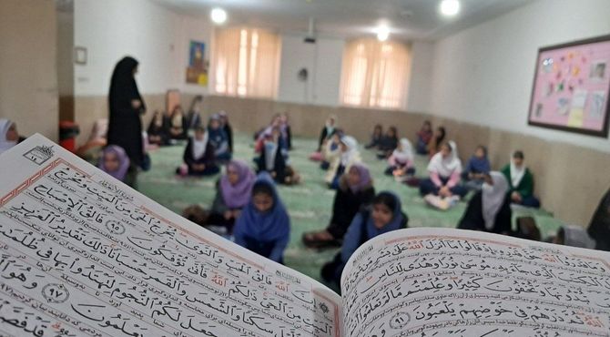 رقابت زیبای دانش‌آموزان در مسابقات قران کریم 
