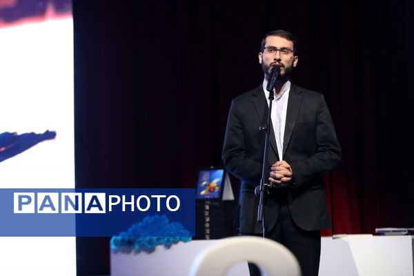 آیین تقدیر از برگزیدگان بیست و ششمین جشنواره تئاتر استان قم