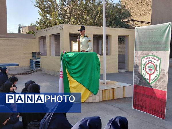 امنیت از کلاس تا خیابان؛ پلیس در جمع دانش‌آموزان بهادری