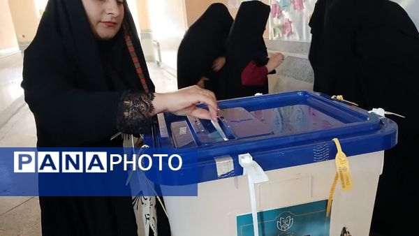 حضور پرشور دانش‌آموزان رای اولی شهرستان چرداول در انتخابات ریاست جمهوری