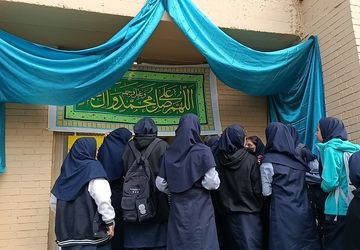مراسم  ولادت حضرت  فاطمه‌ و‌ برپایی‌ چایخانه‌ در‌ دبیرستان وکیلی3 ( یغمای نیشابوری)