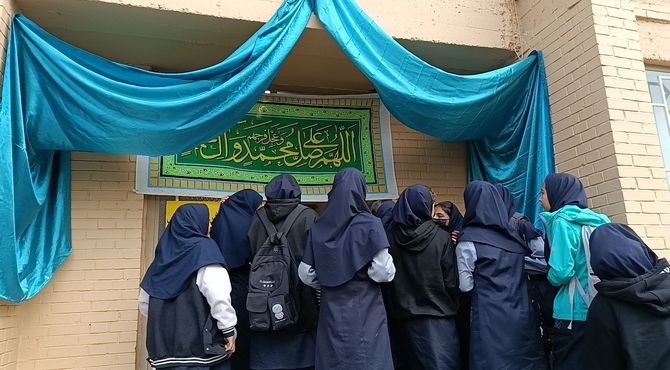 مراسم  ولادت حضرت  فاطمه‌ و‌ برپایی‌ چایخانه‌ در‌ دبیرستان وکیلی3 ( یغمای نیشابوری)