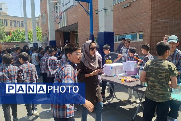 برگزاری بازارچه کسب و کار دانش‌آموزی با مهارت کسب و کار و درآمد و استقلال مالی