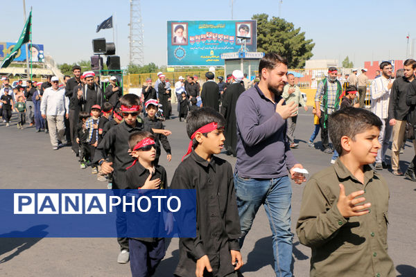 جلوه‌هایی از حضور نوجوانان در مراسم سالگرد ارتحال امام خمینی(ره)