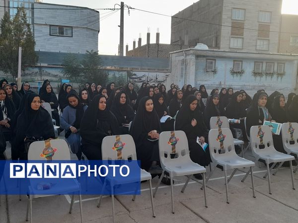 جلسه انجمن اولیا و مربیان در دبیرستان شهید محمدی‌پور