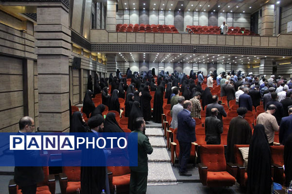 همایش تقدیر از فعالان اردوهای راهیان نور دانش‌آموزی در قم