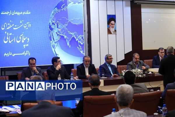 پنل همکاری‌های اقتصادی، استانی ، تجاری، سرمایه‌گذاری و مناطق آزاد