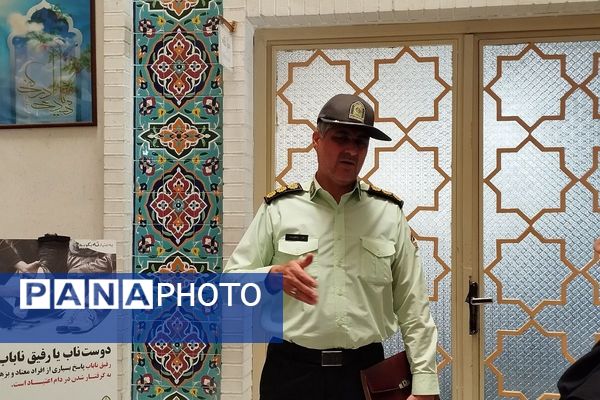 برگزاری نمایشگاه شناخت خطرات و آسیب های جامعه به مناسبت هفته نیروی انتظامی در دبیرستان صدیقه طاهره ناحیه یک شهرری