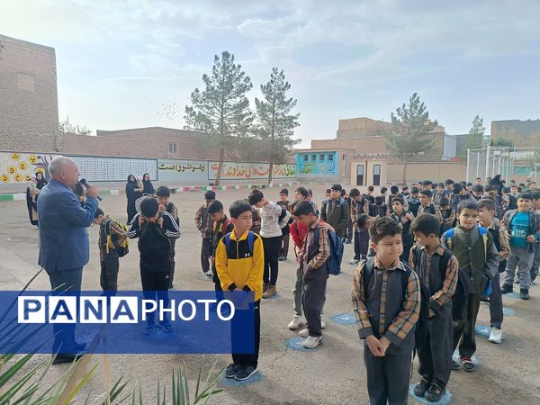 آغاز بازگشایی مدارس و شور و حال دانش آموزان دبستان شهید پسندیده فدافن در نخستین روز پاییز