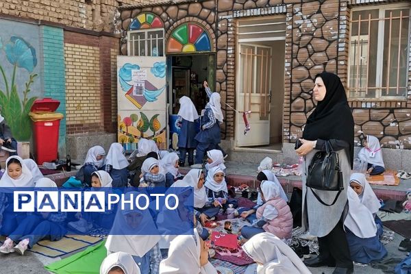 جشن روز دختر و روز جهانی کودک در دبستان زنده یاد قمصری