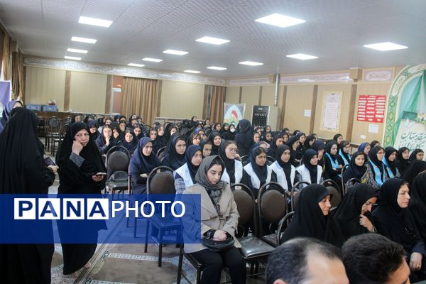 ویژه برنامه هفته سلامت روان در مدرسه عفتیه تبریز
