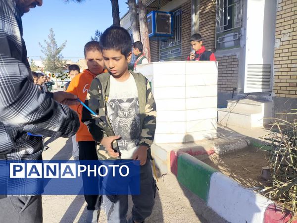 نصب تابلو خبری پانا و تقدیر از دانش آموزان فعال پرورشی  دبستان شهید پسندیده فدافن