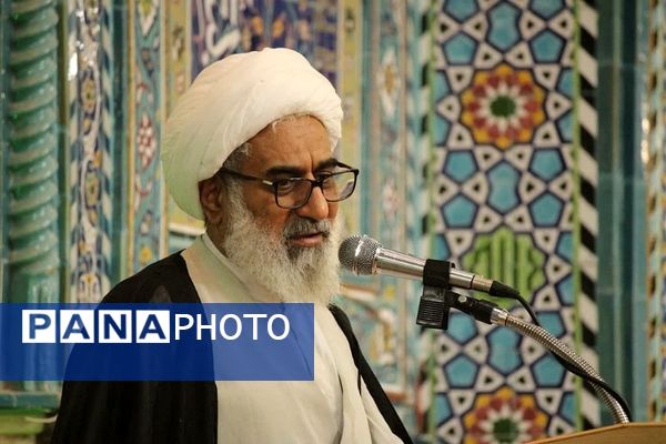 نماز جمعه شهرستان ورامین با حضور پرشور دانش‌آموزان 