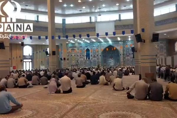 حضور مردم ولایت مدار در نماز جمعه