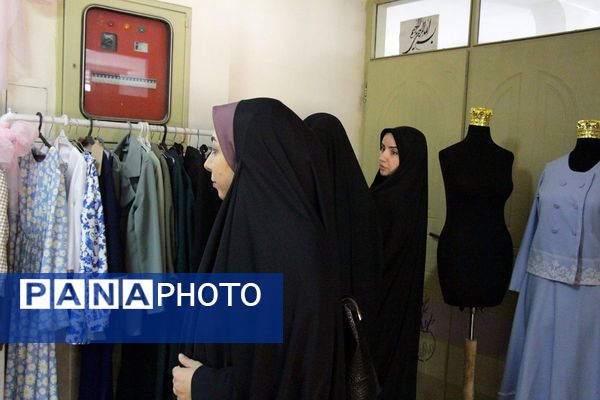 جشنواره هفته مشاغل در هنرستان تقوی پیشگان بهارستان۲