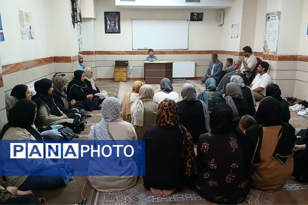 جلسه انجمن اولیاء و مربیان در دبیرستان بشارت بهارستان دو
