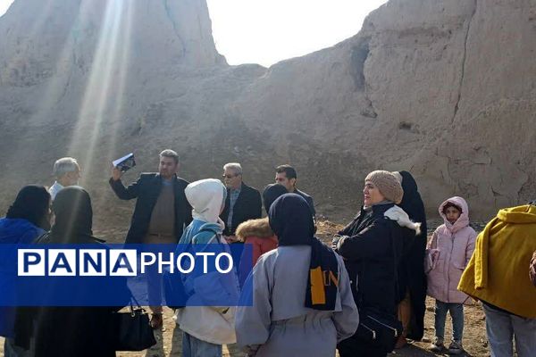 شاهنامه‌خوانی در دل تاریخ؛ بازدید فرهنگی اعضای کارگاه شاهنامه‌خوانی از قلعه ایرج پیشوا