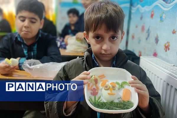 برگزاری روز جهانی تخم مرغ در دبستان فرهنگ۲ باقرشهر 