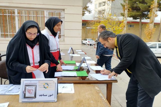 اجرای طرح هر محله یک خادم هلال در تویسرکان