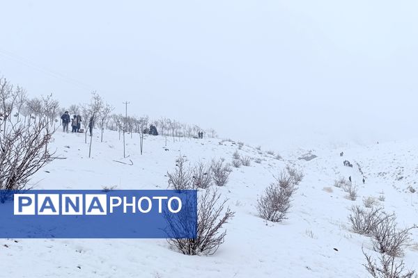  برف بازی مردم نیشابور در روستای برف ریز 