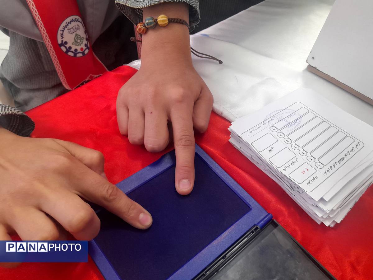 انتخابات شورای دانش آموزی در دبستان پورشهریاری