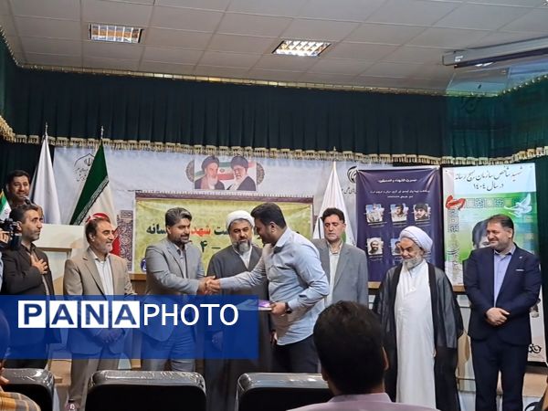 تقدیر از برگزیدگان دو رویداد رسانه‌ای «میثاق» و «سرباز مقاومت» در قم