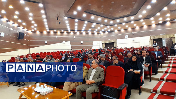 آیین تجلیل از پژوهشگران برگزیده کشوری و استانی اداره آموزش‌وپرورش استان اصفهان