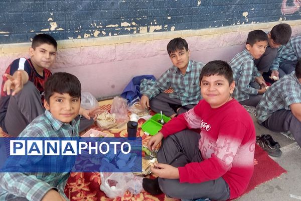 صبحی پرانرژی با صبحانه سالم در دبستان شیخ جنید (ره) پیشوا